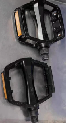 A pair of pedals for U7/M40/M50/Ultra